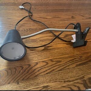 ⭐️ Clip Lamp